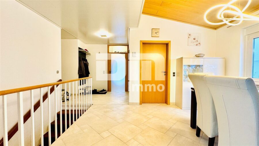 (R)eserviert! Altengerechter gepflegter Bungalow mit Gartenbereich, Terrasse, Garage - Offener Wohn / Essbereich / Zugang Terrasse